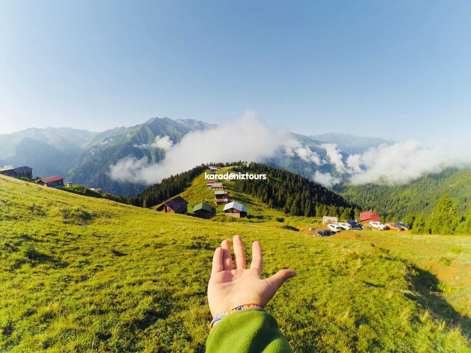 Eşsiz Rize doğa manzarası ve dağlar, Karadeniz Turları ile keşfedilmeyi bekliyor.