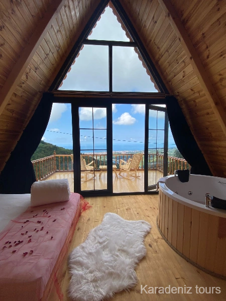 Rize Bungalov: Jakuzili & Şömineli Suit - Kutanis